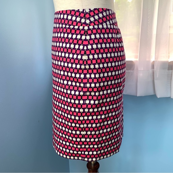 Ann Taylor Pink and White Square Print Pencil Skirt Petite - Picture 2 of 7